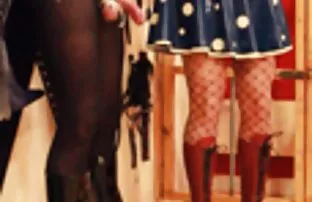 XXX Mẹ là một con điếm dạy cô thiếu kinh nghiệm con gái