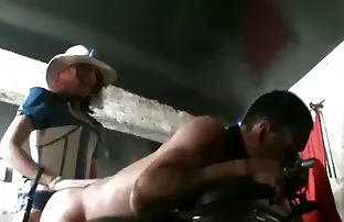 XXX Cô gái dịu dàng, nhiệt tình, cho thấy kinh nghiệm của anh trong tình dục
