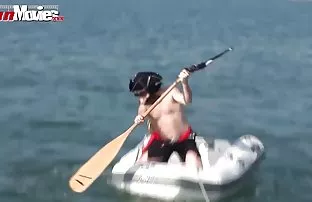 XXX Cậu bé, hai gái điếm nóng trong quan điểm của họ