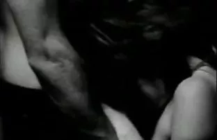 XXX Say rượu, trahautsya với bạn bè của các lò sưởi