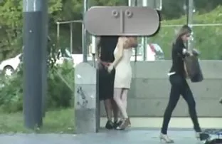 XXX Cháu trai của tôi phải đi thăm bà cô ta