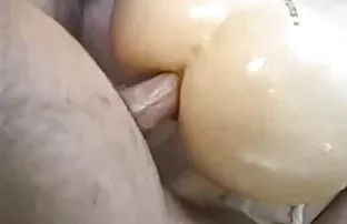XXX Mặc quần áo cho chồng tôi, trong vớ đen và đánh lớn