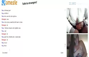 XXX Trẻ đẹp liếm núm vú