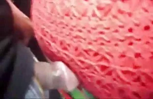 XXX Sinh viên trẻ tích cực nosaucis trên ghế