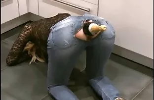 XXX Chân chết tiệt hai người đẹp trong các phòng tắm hơi