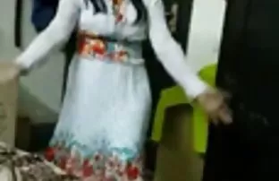 XXX Nga tiêu gái ngọt ngào tóc vàng trong tất cả ba đường nứt