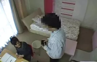 XXX Shalovlivaya gà được một biển của tinh trùng trong miệng